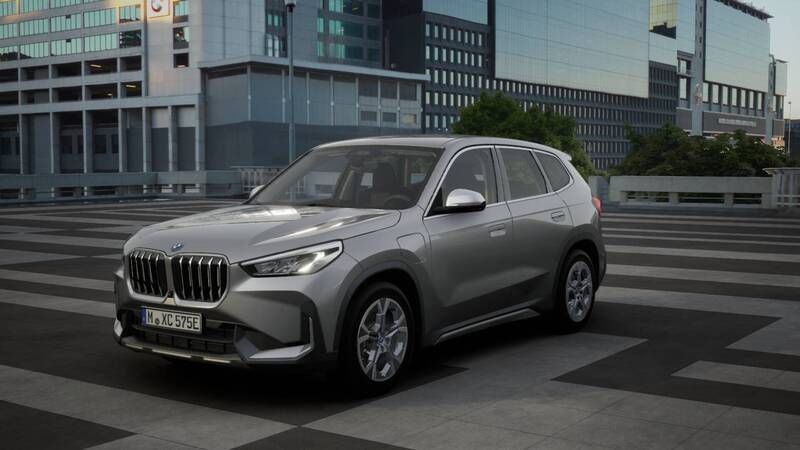 Zilver Nieuw 2025 BMW X1 Executive SUV | € 59.240 (Super prijs) - Afbeelding 1/4