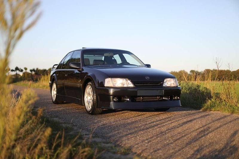 Zwart Occasion 1991 Opel Omega Sedan | € 149.900 - Afbeelding 1/4