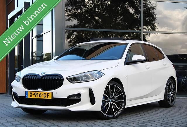 Wit Gebruikt 2020 BMW 118 M Sport Hatchback | € 26.950 (Duur) - Afbeelding 1/4
