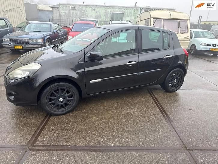 Occasion 2010 Renault Clio II Collection | € 2.195 (Eerlijke prijs) - Afbeelding 1/4