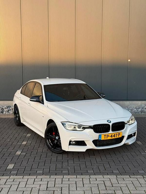Gebruikt 2018 BMW 318 Shadowline | € 18.750 (Super prijs) - Afbeelding 1/4