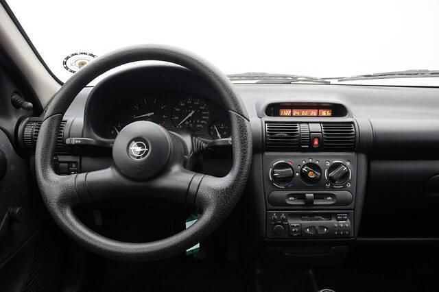 Occasion Opel Corsa 65 PK (47 kW) 1999 Groen Hatchback