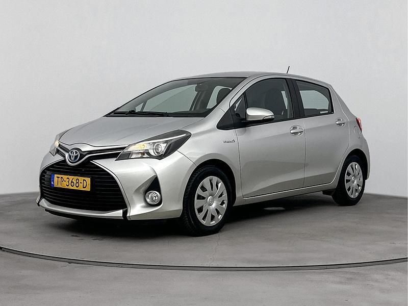 Grijs, metallic lak Gebruikt 2016 Toyota Yaris Limited Hatchback | € 12.345 (Eerlijke prijs) - Afbeelding 1/4