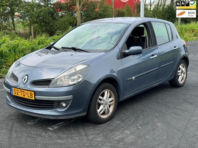 Blauw Gebruikt 2006 Renault Clio II Hatchback | € 1.250 (Eerlijke prijs) - Afbeelding 1/4