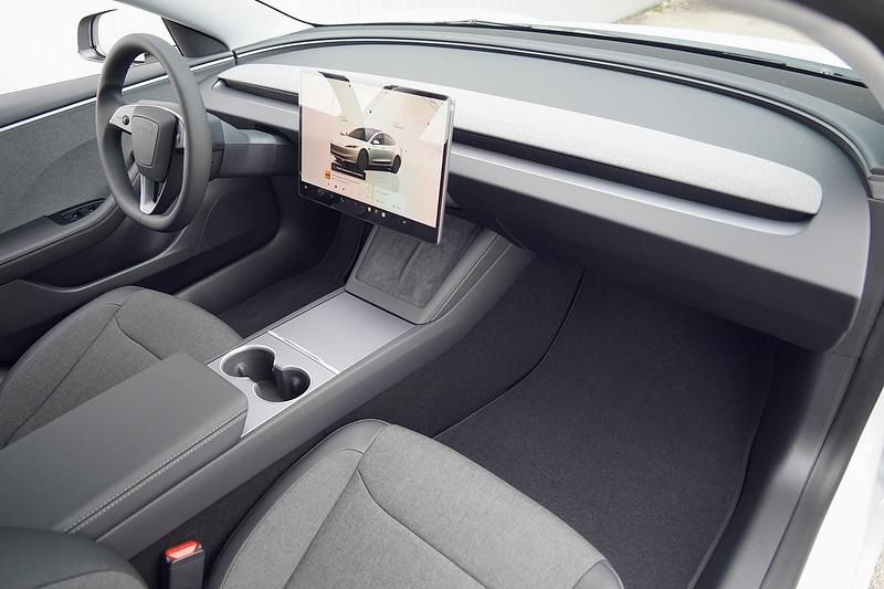 Nieuw Tesla Model 3 RWD 235 kW (320 PK) 2026 Wit Sedan