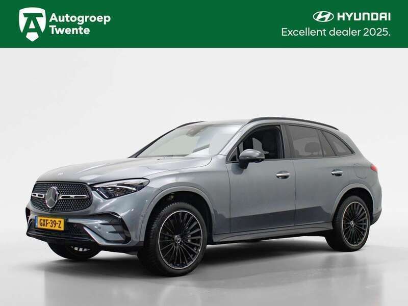 Grijs, metallic lak Gebruikt 2024 Mercedes GLC300e AMG line SUV | € 62.950 (Super prijs) - Afbeelding 1/4