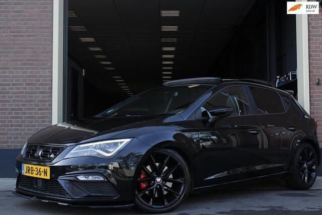 Zwart (metallic) Occasion 2017 Seat Leon FR Hatchback | € 13.990 (Eerlijke prijs) - Afbeelding 1/4