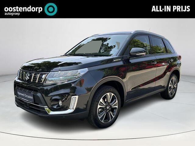 Zwart Gebruikt 2024 Suzuki Vitara Style SUV | € 29.949 (Eerlijke prijs) - Afbeelding 1/3
