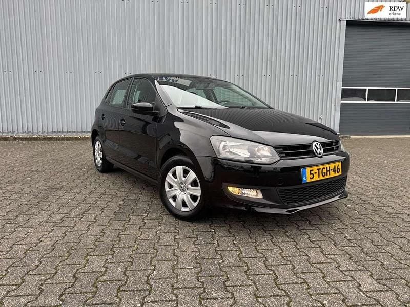 Zwart (metallic) Occasion 2013 VW Polo Trendline Hatchback | € 6.995 (Goede deal) - Afbeelding 1/4