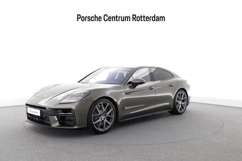 Groen, metallic lak Gebruikt 2025 Porsche Panamera 4 Sedan | € 162.900 - Afbeelding 1/4
