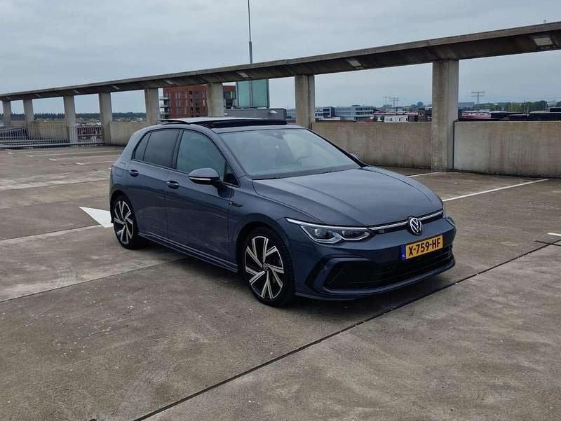 Grijs Gebruikt 2022 VW Golf VIII R-line Stationwagen | € 31.000 (Duur) - Afbeelding 1/4