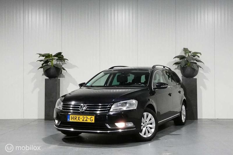 Zwart Gebruikt 2012 VW Passat Highline Stationwagen | € 8.499 (Eerlijke prijs) - Afbeelding 1/4