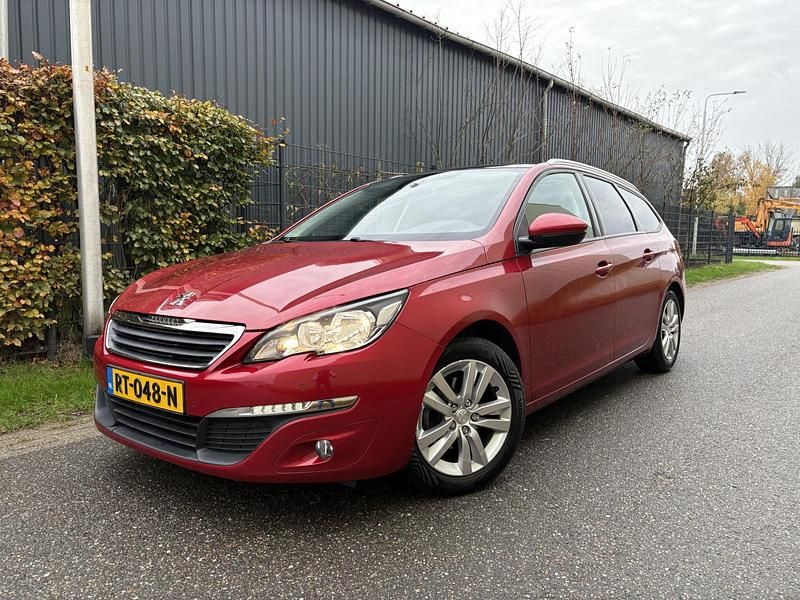 Occasion Peugeot 308 112 PK (82 kW) 2018 Rood Stationwagen