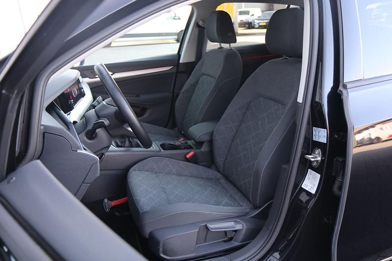 Occasion VW Golf VII Life 2021 Zwart Hatchback