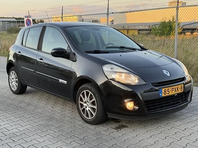 Zwart Gebruikt 2011 Renault Clio II Hatchback | € 2.300 (Eerlijke prijs) - Afbeelding 1/4