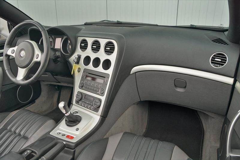 Occasion Alfa Romeo Spider Exclusive 185 PK (136 kW) 2011 Grijs, metallic lak Cabriolet