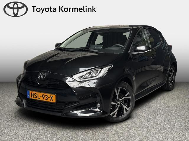 Zwart Nieuw 2025 Toyota Yaris Comfort Hatchback | € 32.950 - Afbeelding 1/4
