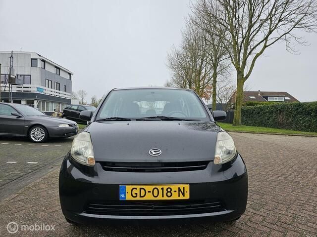 Occasion Daihatsu Sirion 69 PK (50 kW) 2005 Zwart Hatchback