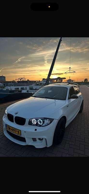 Wit Gebruikt 2006 BMW 120 Hatchback | € 5.200 (Eerlijke prijs) - Afbeelding 1/4
