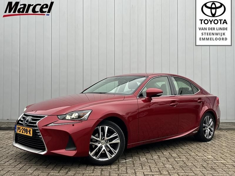 Rood Occasion 2017 Lexus IS300h Business Edition Sedan | € 19.400 (Goede deal) - Afbeelding 1/4
