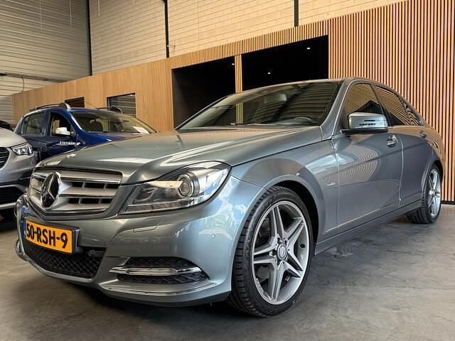 Grijs Gebruikt 2011 Mercedes C200 Avantgarde Sedan | € 9.500 (Eerlijke prijs) - Afbeelding 1/4