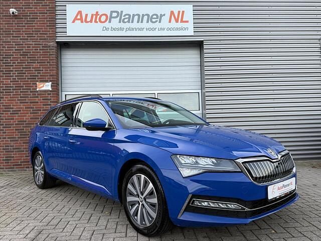 Blauw Gebruikt 2021 Skoda Superb Stationwagen | € 17.944 - Afbeelding 1/4