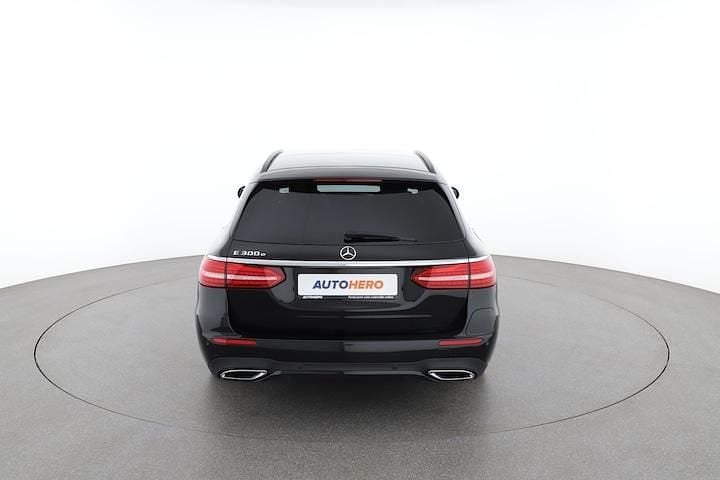Occasion Mercedes E300 AMG line 320 PK (235 kW) 2022 Zwart (metallic) Stationwagen