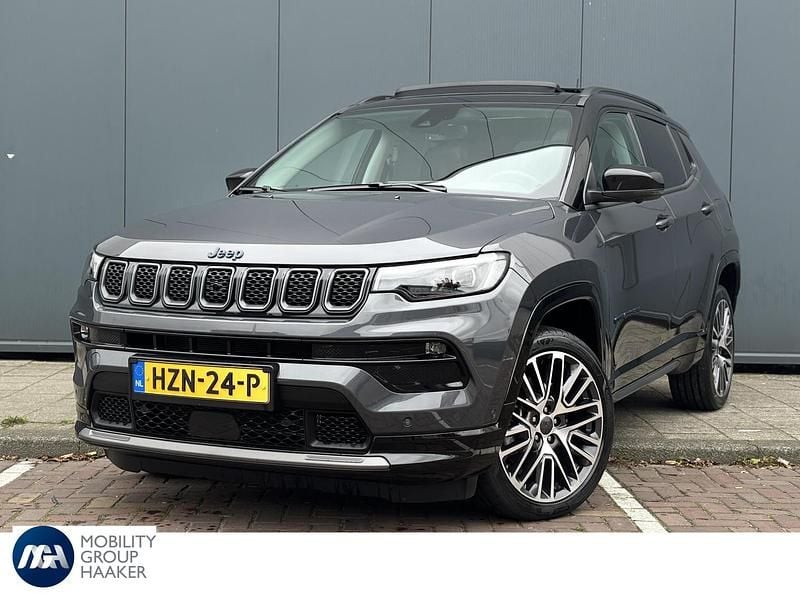 Grijs Gebruikt 2025 Jeep Compass Summit SUV | € 41.900 - Afbeelding 1/4