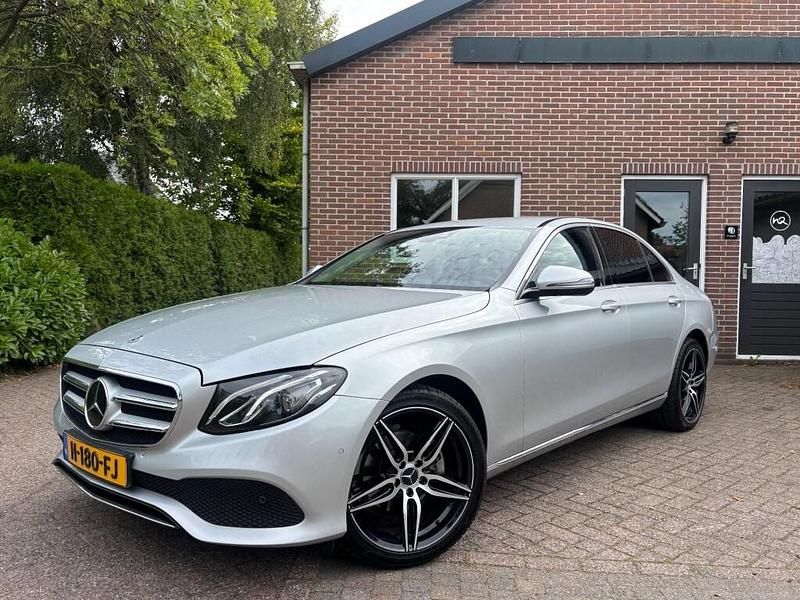 Grijs Gebruikt 2018 Mercedes 200 Premium Plus Sedan | € 27.950 (Super prijs) - Afbeelding 1/4