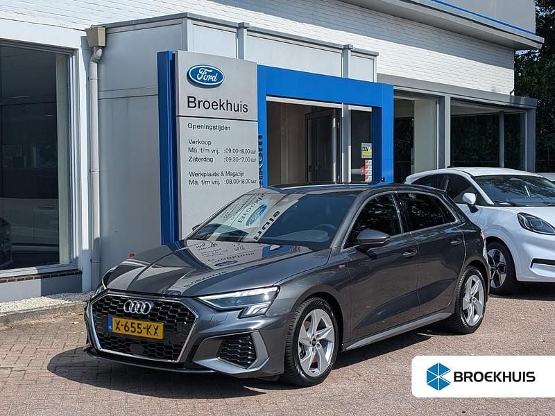 Grijs Gebruikt 2023 Audi A3 Sportback S-Line Hatchback | € 29.950 (Eerlijke prijs) - Afbeelding 1/4
