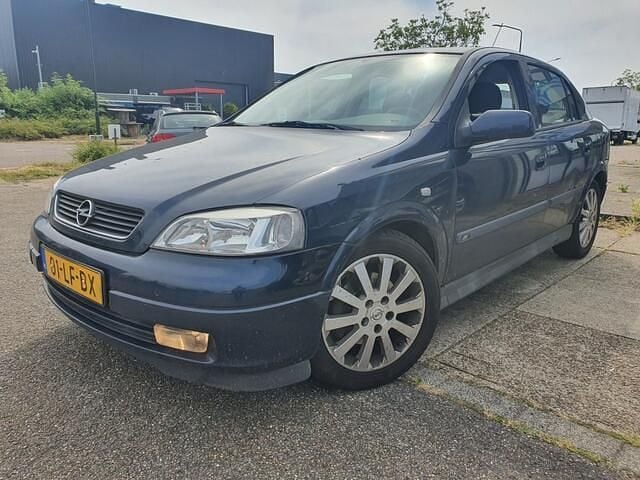 Blauw Gebruikt 2002 Opel Astra Edition Hatchback | € 900 (Goede deal) - Afbeelding 1/4