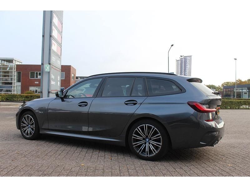 Occasion BMW 330 184 PK (135 kW) 2022 Grijs Stationwagen