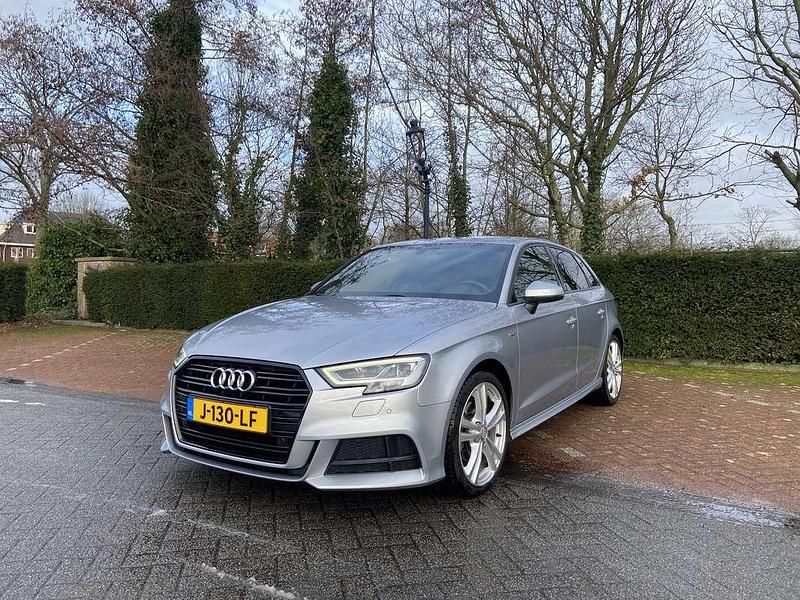 Zilver Gebruikt 2019 Audi A3 Sportback S-Line Hatchback | € 27.500 - Afbeelding 1/4
