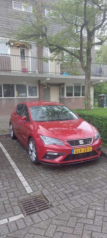 Rood Gebruikt 2018 Seat Leon FR Stationwagen | € 14.000 (Goede deal) - Afbeelding 1/4