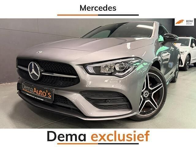 Grijs Gebruikt 2020 Mercedes CLA250 AMG Sedan | € 29.950 (Eerlijke prijs) - Afbeelding 1/4