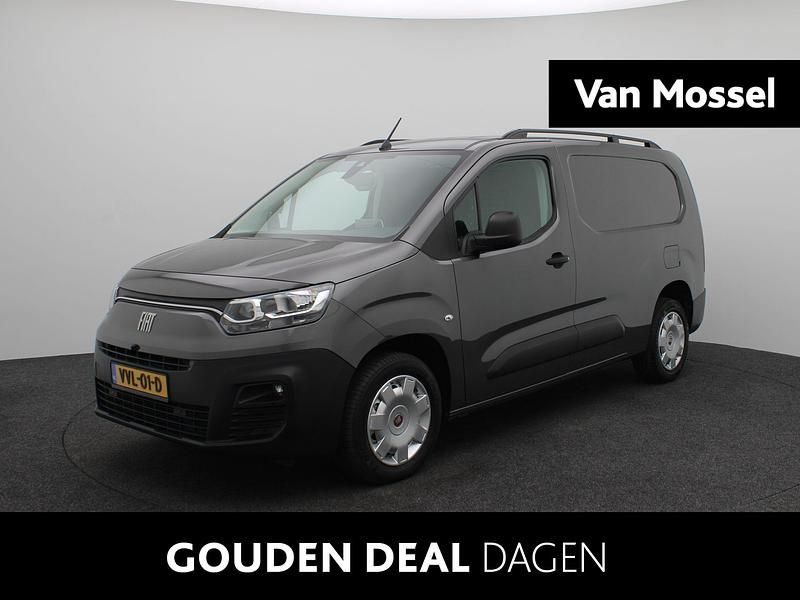 Grijs Gebruikt 2023 Fiat Doblò MPV | € 18.940 (Iets duurder) - Afbeelding 1/4