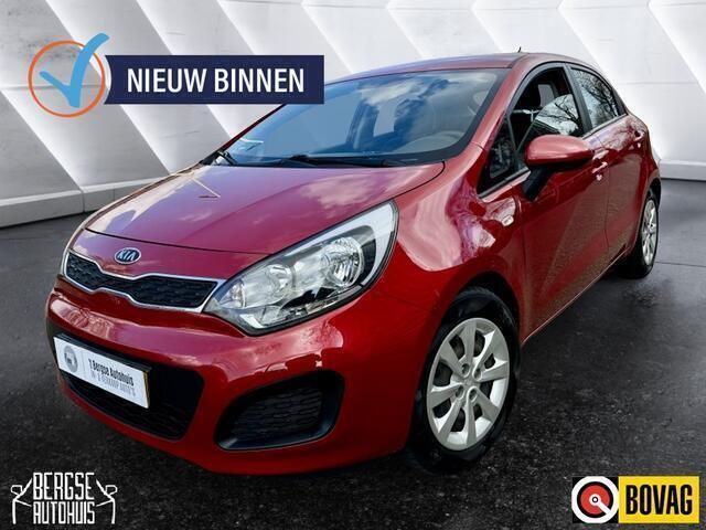Rood, metallic lak Gebruikt 2012 Kia Rio Hatchback | € 5.490 (Eerlijke prijs) - Afbeelding 1/4