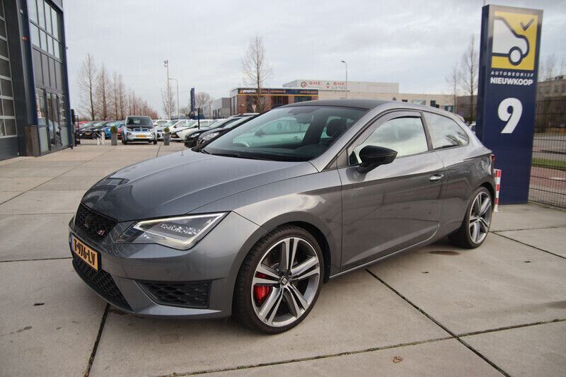 Grijs Gebruikt 2014 Cupra Leon Hatchback | € 19.948 (Eerlijke prijs) - Afbeelding 1/4