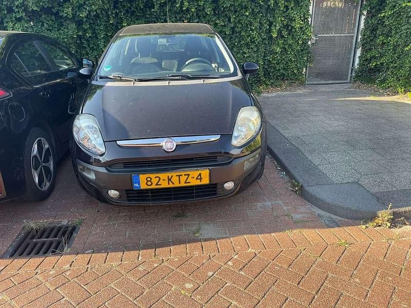 Zwart Gebruikt 2010 Fiat Punto Dynamic Hatchback | € 3.250 (Eerlijke prijs) - Afbeelding 1/4