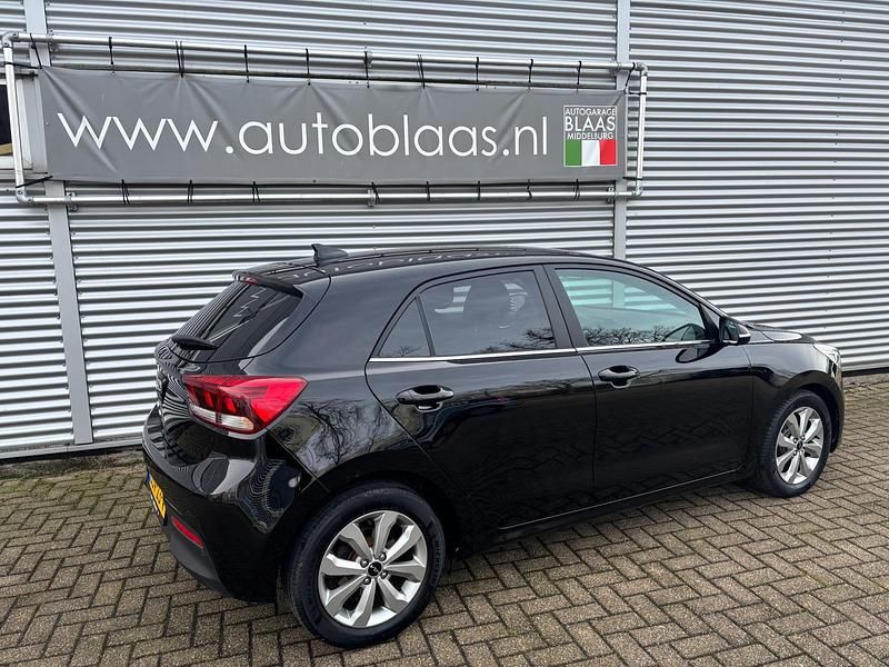 Occasion Kia Rio 101 PK (74 kW) 2022 Zwart (metallic) Hatchback