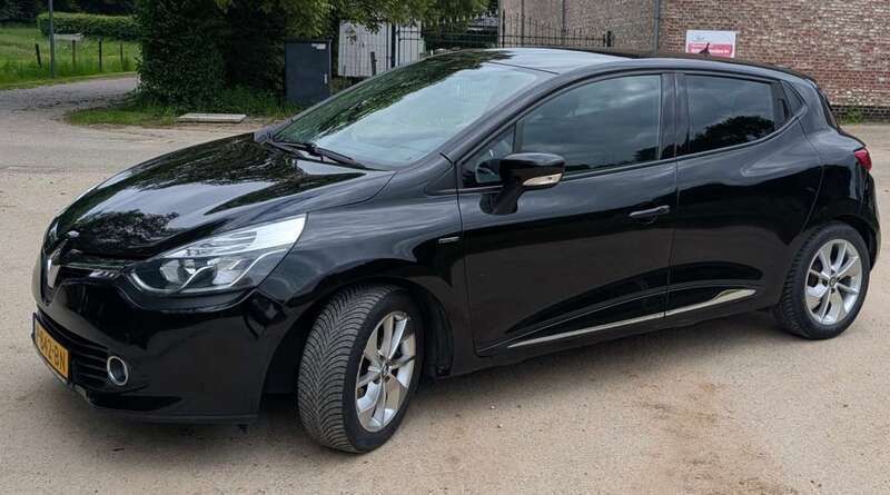 Zwart Gebruikt 2016 Renault Clio IV LIMITED Hatchback | € 7.750 (Eerlijke prijs) - Afbeelding 1/4