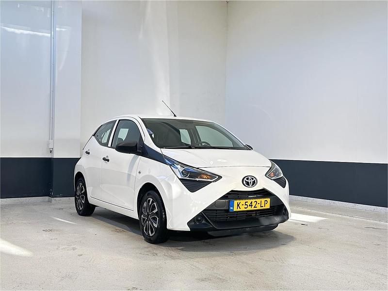 Wit Gebruikt 2020 Toyota Aygo Hatchback | € 9.649 (Eerlijke prijs) - Afbeelding 1/4