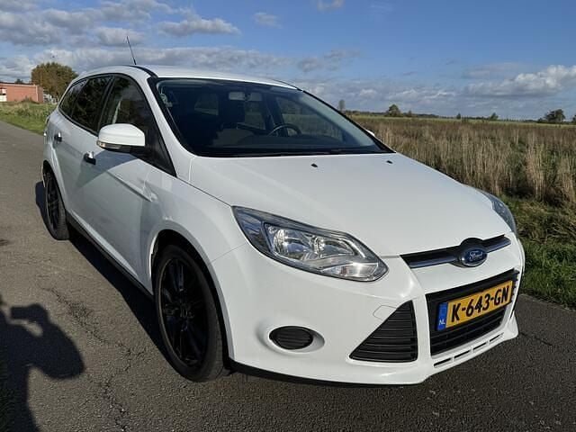 Wit Gebruikt 2013 Ford Focus Trend Stationwagen | € 3.750 (Goede deal) - Afbeelding 1/4