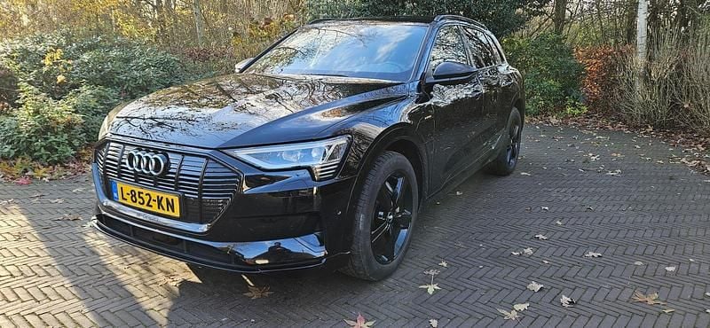 Zwart (metallic) Occasion 2019 Audi e-tron Proline SUV | € 23.950 (Super prijs) - Afbeelding 1/4