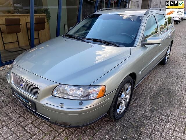 Groen Gebruikt 2005 Volvo V70 Kinetic Stationwagen | € 10.945 (Duur) - Afbeelding 1/4