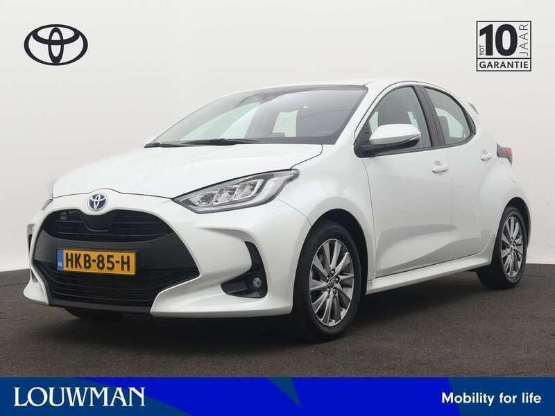 Wit Gebruikt 2024 Toyota Yaris Hybrid Active Hatchback | € 23.945 (Eerlijke prijs) - Afbeelding 1/3