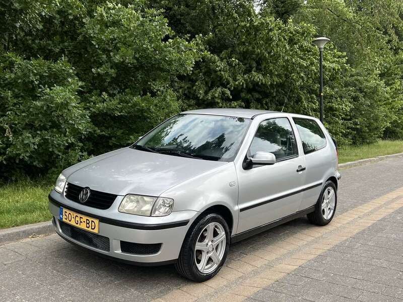 Gebruikt 2000 VW Polo Sedan | € 1.250 (Eerlijke prijs) - Afbeelding 1/4