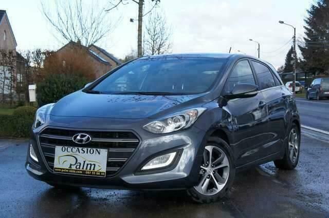Grijs Gebruikt 2016 Hyundai i30 Sedan | € 10.500 (Eerlijke prijs) - Afbeelding 1/4