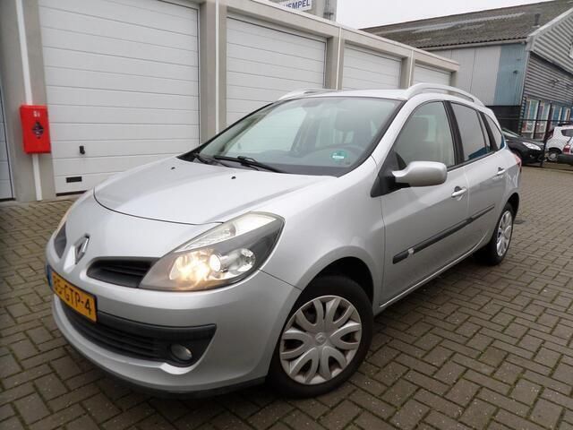 Grijs Gebruikt 2008 Renault Clio GrandTour Stationwagen | € 2.249 (Eerlijke prijs) - Afbeelding 1/4