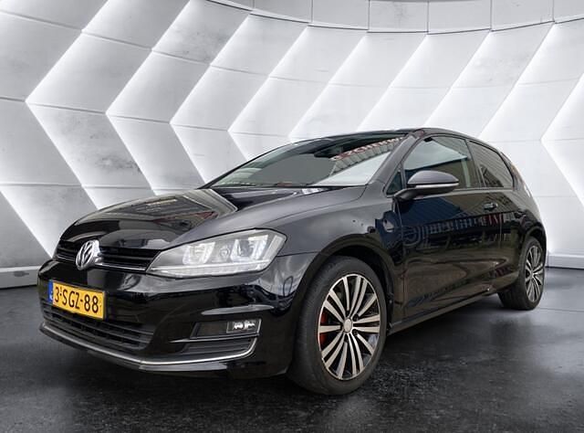 Zwart Gebruikt 2013 VW Golf VII Highline Hatchback | € 5.940 (Goede deal) - Afbeelding 1/4